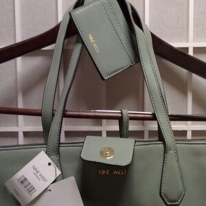 Lily Bloom Green Tote Bag with Structured Design